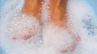 relaxing-lavender-foot-spa